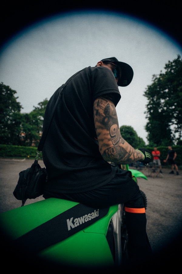 Fisheye shot from behind: Azza sitting on the Kawasaki seat